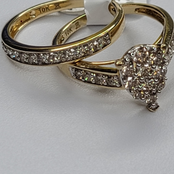 10K Diamond Ring Set - Picture 13 of 16